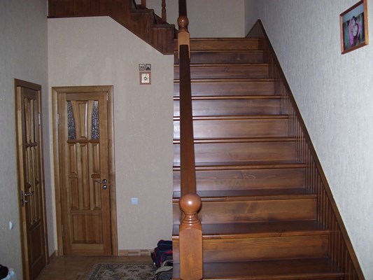 лестница для дома из сосны