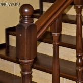 Отделка лестницы из бетона деревом и плиткой