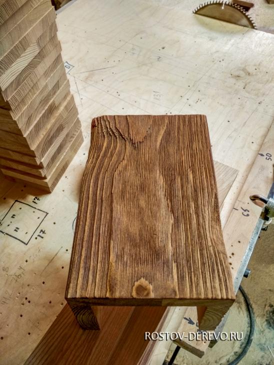 изготовление балок из дерева в стиле кантри