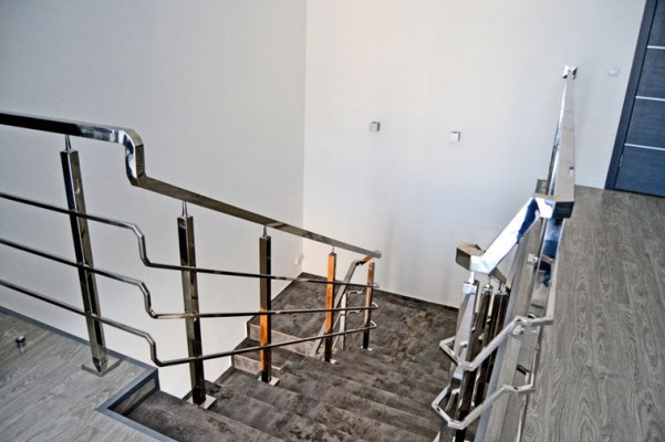дизайн лестницы в современном стиле