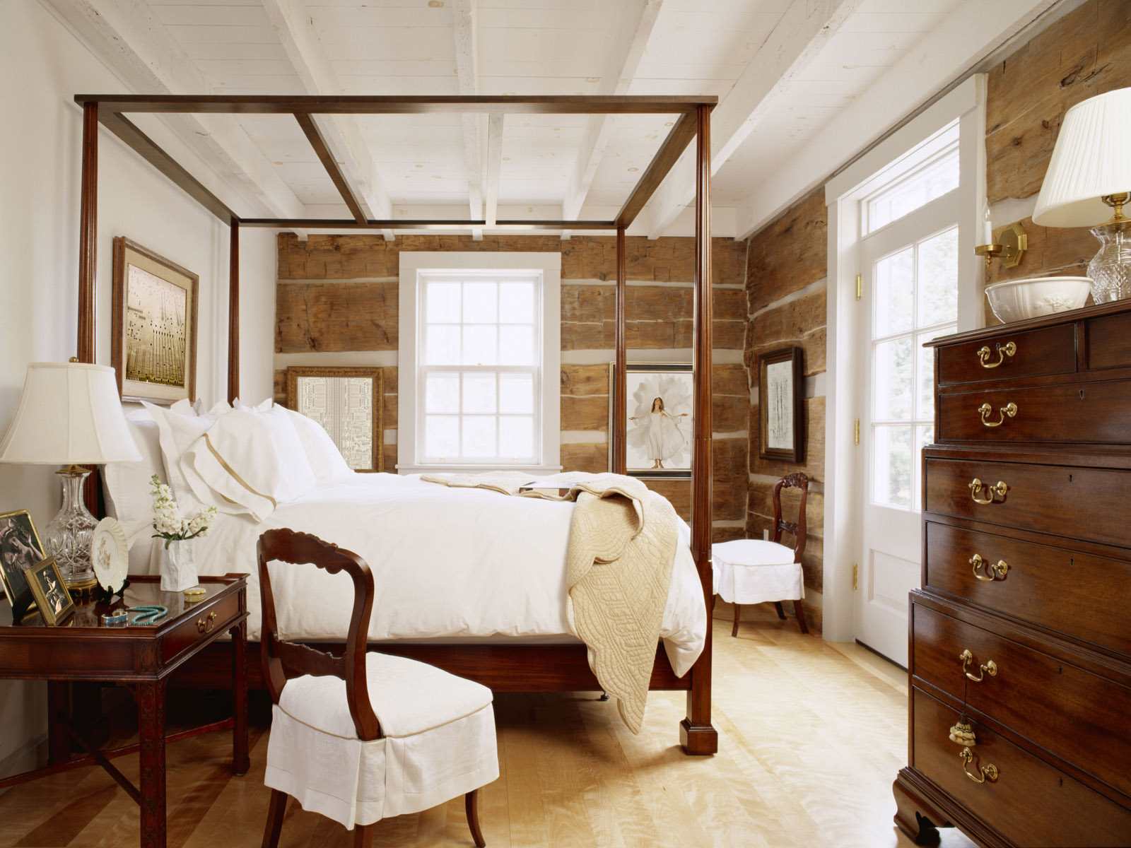 деревянный интерьер спальни