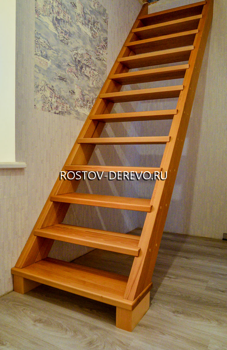 деревянная лестница из бука на мансарду