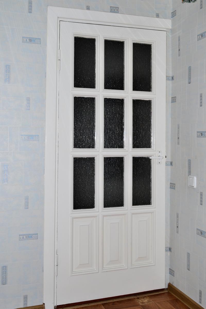 Дверь межкомнатная с филёнками и стеклом белая