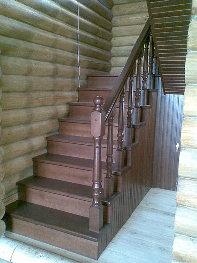 Деревянная лестница в доме из бука
