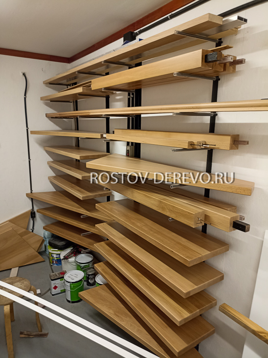 Лестница из дерева в посёлке Приозёрье. Ленинован ( пригород Ростова)