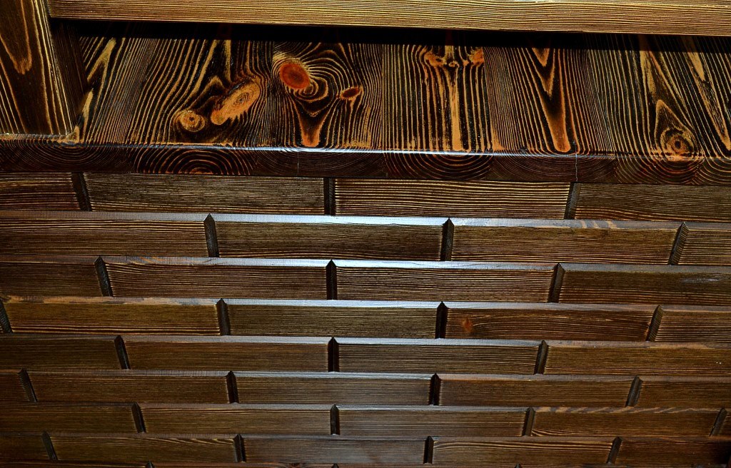 Брашированная поверхность сосны